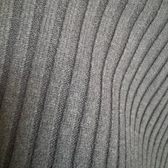 Gray Ribbed Cold-Shoulder Cropped Sweater - Picture 8 of 10